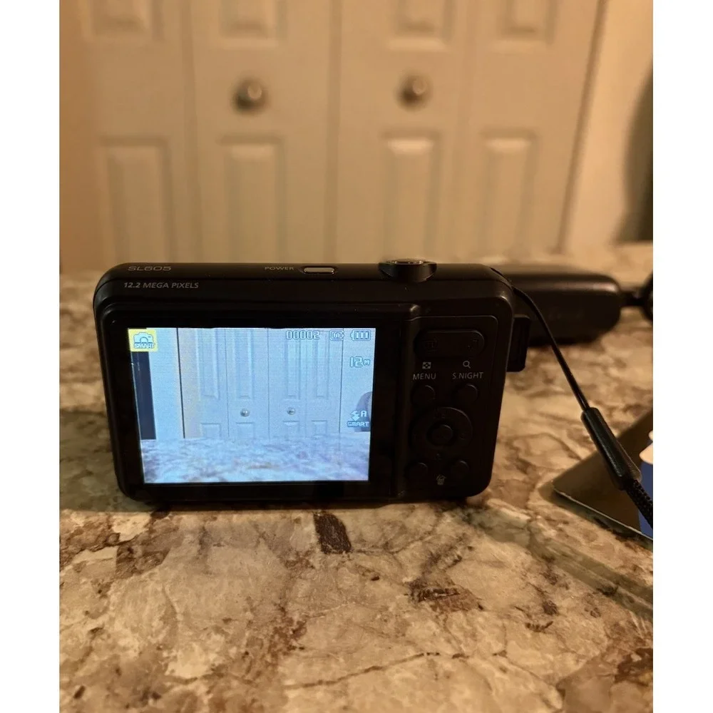 Samsung‎ SL605 12.2MP Black Digital Camera W/Battery, Charging Cable+SD VGUC